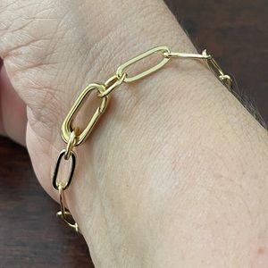 Gold tone paperclip chain bracelet